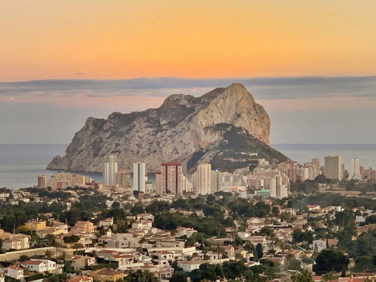 TurismoCalp's tweet photo. Cae la noche en Calpe 🤩.
#AsómateaCalpe #Calpe #Calp #CostaBlanca #BacktoSpain #MediterráneoEnVivo #QuienLoHaVividoLoSabe https://t.co/NoXm2PkQml