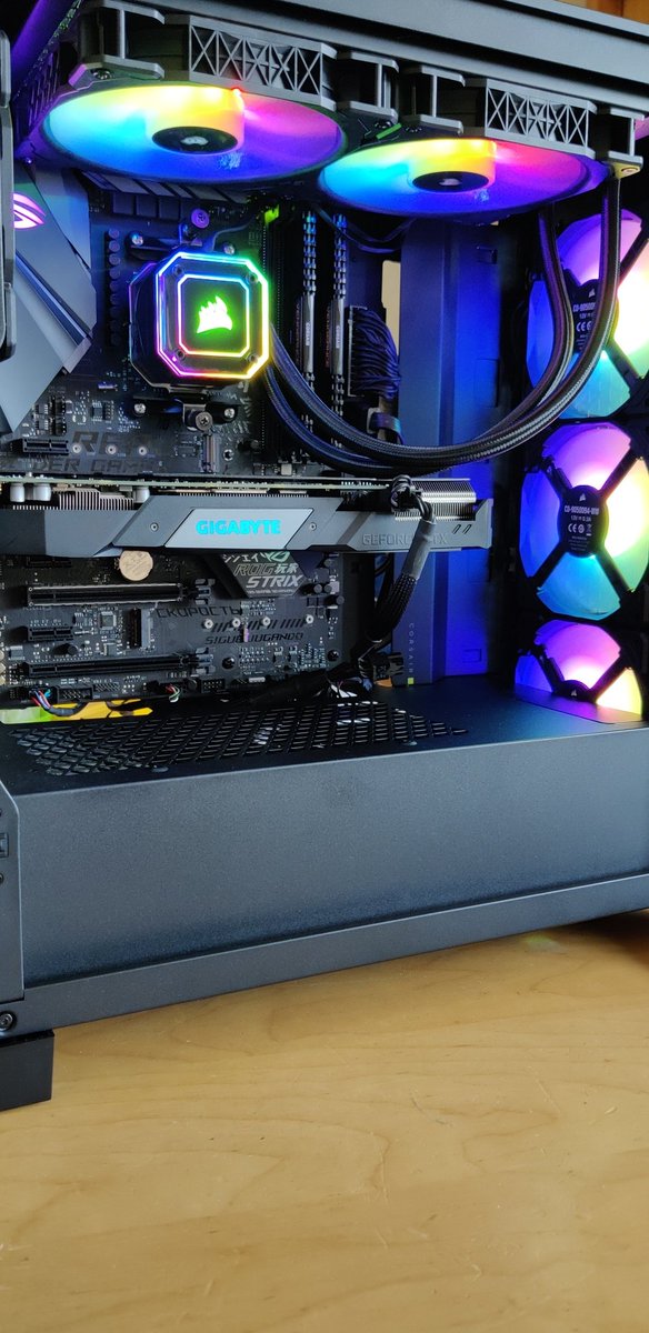 Etheldrion's tweet photo. Mijn pc even visueel geüpgrade :) Ja ik weet hij was vrij stoffig.

Volgende stap zijn sleeved cables, zit zelf te denken aan paarse kabels https://t.co/oldswRLqlQ