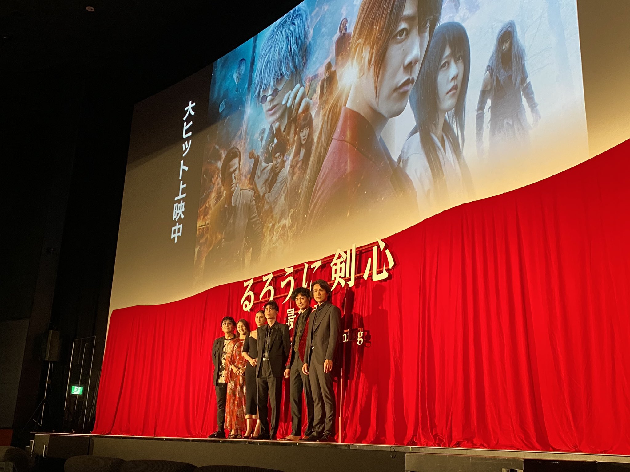 映画 るろうに剣心 最終章 公式アカウント على تويتر るろ剣本日完結でござる The Final 舞台挨拶も終了の時間が 最後に 佐藤健 さんからの 作品が皆様の手に届いた時から 皆様のものとなりそこで初めて作品が完成すると思っています 愛着の深い作品