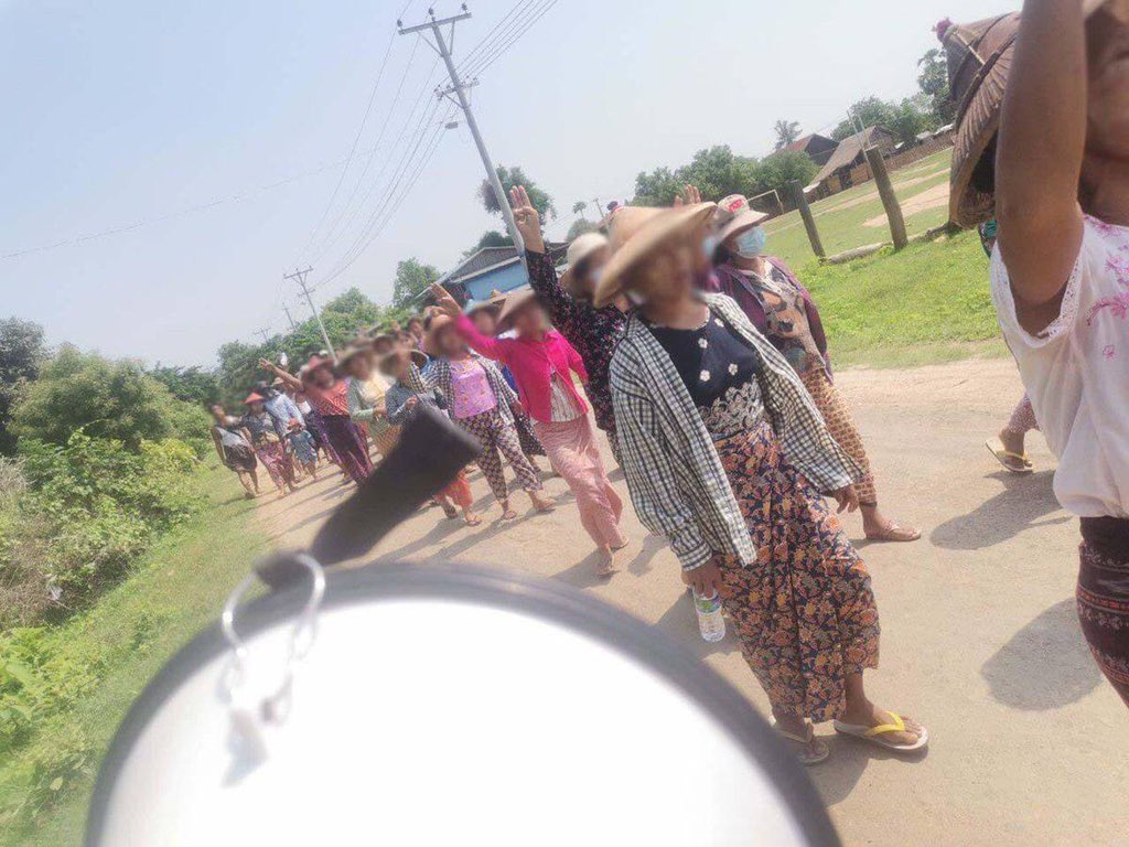 SuHnin32949330's tweet photo. Residents &amp; students in #HteeChaing tsp, #Katha district held a rally to denounce the military coup and its slave education system. #LessTalkMoreActionsASEAN #June4Coup #WhatsHappeningInMyanmar https://t.co/9ZLUdwLRMq