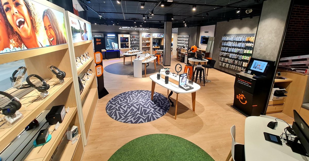 OrangeStoreOff's tweet photo. Aujourd'hui, destination le Sud-Ouest à Biscarrosse pour découvrir notre nouveau Smartstore @OrangeNvAquit @GDT 😃 1 nouveau parcours marqué par différents univers est maintenant proposé à nos clients ! Bravo et belle ouverture à #TouslessouriresGdt 👏
👉Ouvert du lundi au samedi https://t.co/rZIjbxO2Ab