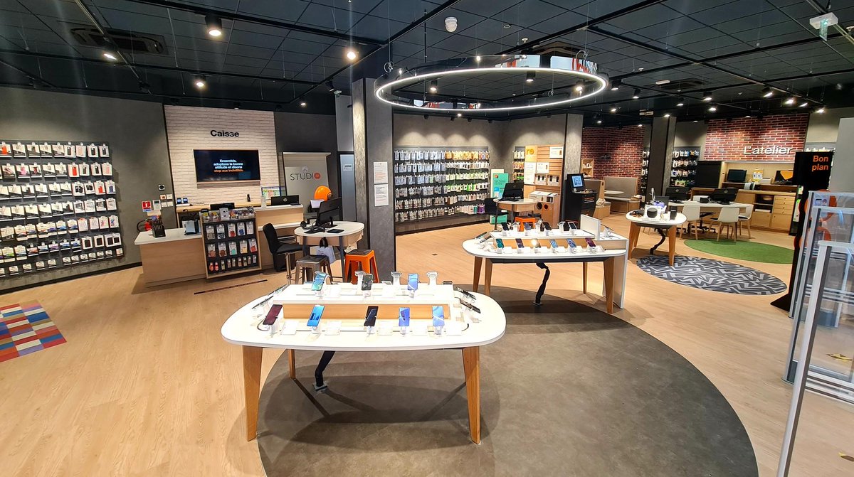 OrangeStoreOff's tweet photo. Aujourd'hui, destination le Sud-Ouest à Biscarrosse pour découvrir notre nouveau Smartstore @OrangeNvAquit @GDT 😃 1 nouveau parcours marqué par différents univers est maintenant proposé à nos clients ! Bravo et belle ouverture à #TouslessouriresGdt 👏
👉Ouvert du lundi au samedi https://t.co/rZIjbxO2Ab