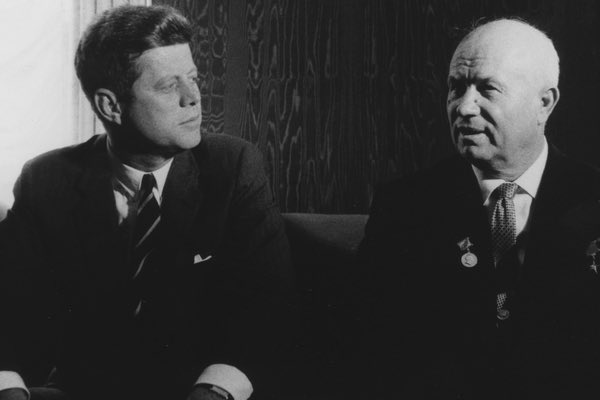 Iain_MacGregor1's tweet photo. #OTD 4June 1961 the #ViennaSummit witnessed the first meeting between President Kennedy & Nikita Khrushchev - both men at odds on many issues including #Berlin. A chastened JFK telling brother Bobby, negotiating with the Russian was ‘Like dealing with Dad. All give and no take!’ https://t.co/xvsguIB8h5