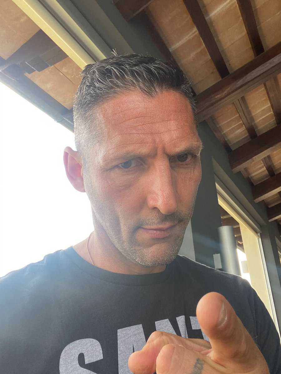 Accetto la sfida lanciata da <a href="/GnocchiGene/">Gene Gnocchi</a> e rilancio a <a href="/cristianagire/">cristiana girelli</a>, <a href="/MarioGiunta/">Mario Giunta</a> e <a href="/andrelefante/">andrea elefante</a>. Tutti bravi a parole...vediamo i fatti! Bomber Euro20, scaricate l’App qui campionatopronostici.it e twittate il vostro pronostico. @TwittEuro20 #Twitteuro20 #campionatopronostici