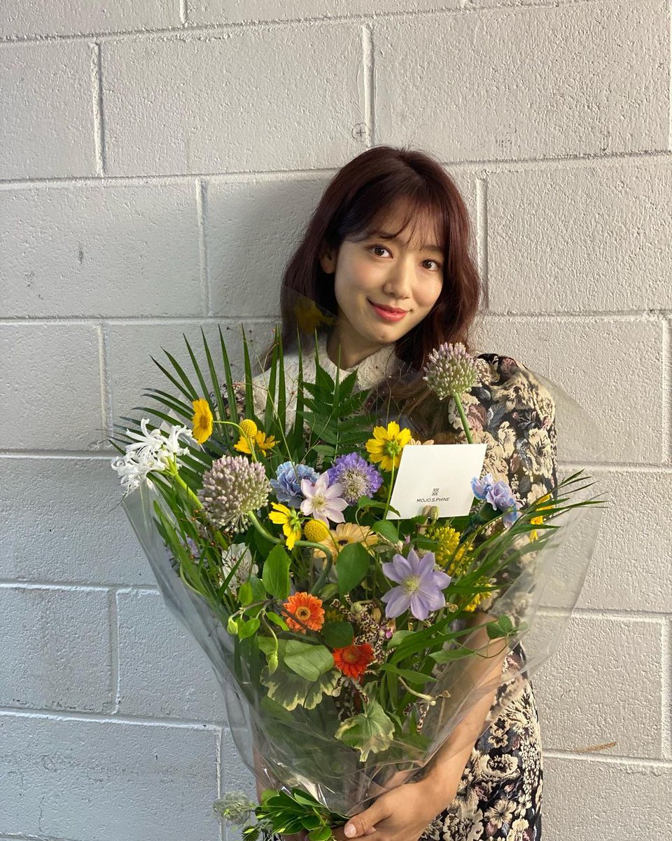 Seohaesahu's tweet photo. It's "Doctors" month &amp; her hairstyle is just like Yoo Hye Jung 🥺.. She's looking so cute &amp; pretty 🥰

#ParkShinHye https://t.co/AacrpECJBq