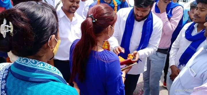 MohitdasDhanuk's tweet photo. औरैया जिले के दौरे पर निकलते समय कानपुर देहात के सिकंदरा की समस्त टीम ने प्रदेश संगठन सचिव माननीय @AniketDhanuk_  जी का जोरदार स्वागत किया https://t.co/VddIvKAcvW