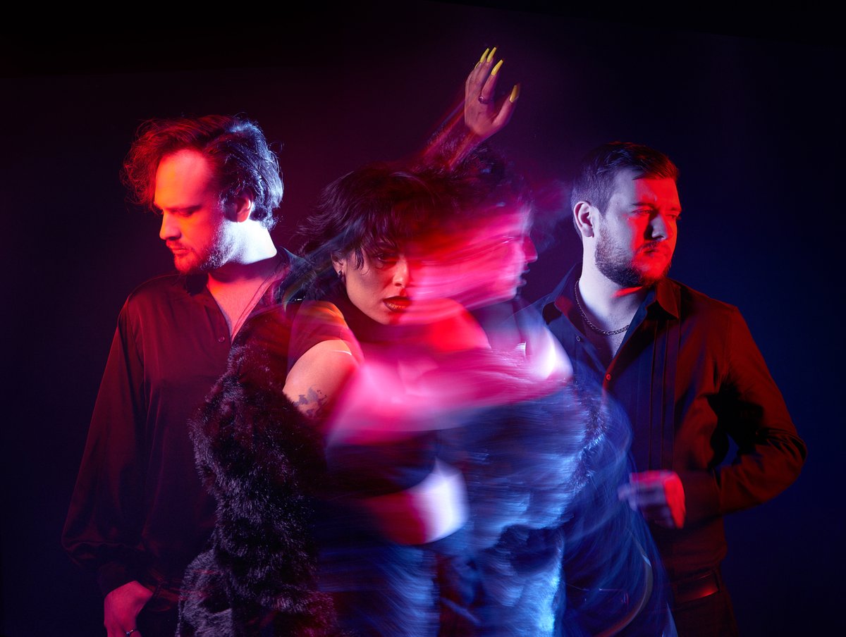 ENTT - Better Run is out now!! Be sure to stream via the link below! Thank you to everyone involved in creating this record!! #ENTT #RT #tweet #NewMusicFriday #uk #ukartist #lgbt #lgbtq #alternative #indie #rock 
open.spotify.com/track/7rLlGqkX…