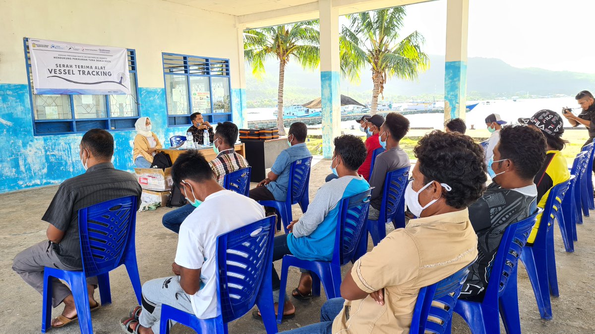 Good news from <a href="/yayasanipnlfind/">yayasanipnlfindonesia</a>!

Under our tri-party collab w/ <a href="/AP2HI_/">AP2HI</a> &amp; <a href="/GlobalFishWatch/">Global Fishing Watch</a> we deployed 20 Vessel Tracking Devices on handline #tuna #fishing boats on May 28 &amp; 29 in 3 villages: Kondowa, Sampuabalo, Holimambo Jaya, in Buton Regency, Southeast Sulawesi #Indonesia