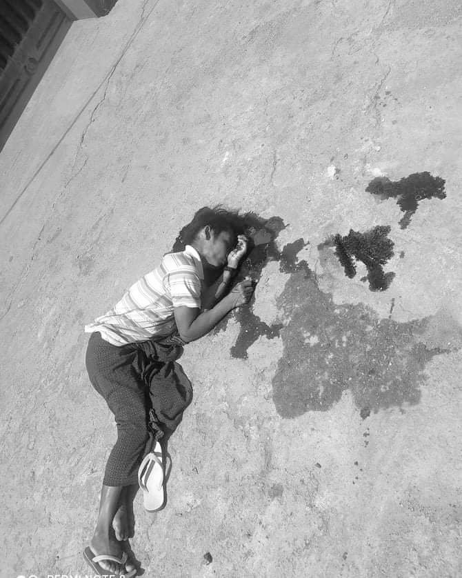 Tw// blood , death

A civilian was shot in head n belly &amp; died on the spot as Junta Terrorists opened gunfires randomly everyone they see in Mine Lone Ward, Loikaw, Kayah (Karenni) State this afternoon at around 1PM.

#LessTalkMoreActionsASEAN
#June4Coup
#WhatsHappeningInMyanmar