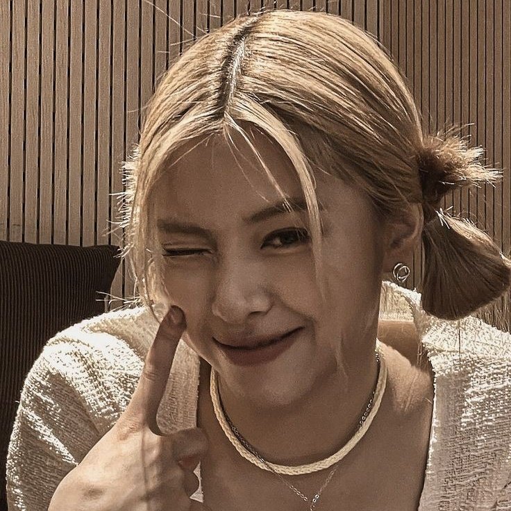 halllooo, saya Rientammy , saya new disini
.
.
.
mutulan RT or like
fambest?DM
#roleplayerindonesia #roleplayertwt #roleplayerworld #roleplayeraccount