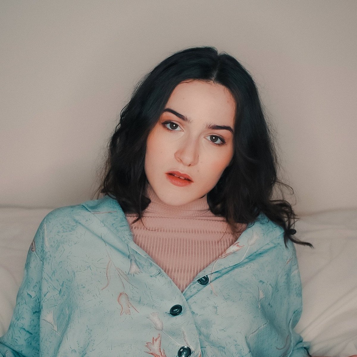 thatsmadelyn's tweet photo. #NewProfilePic &amp; #NEWMUSIC link in bio you know the drill x https://t.co/a5w47lCWBV
