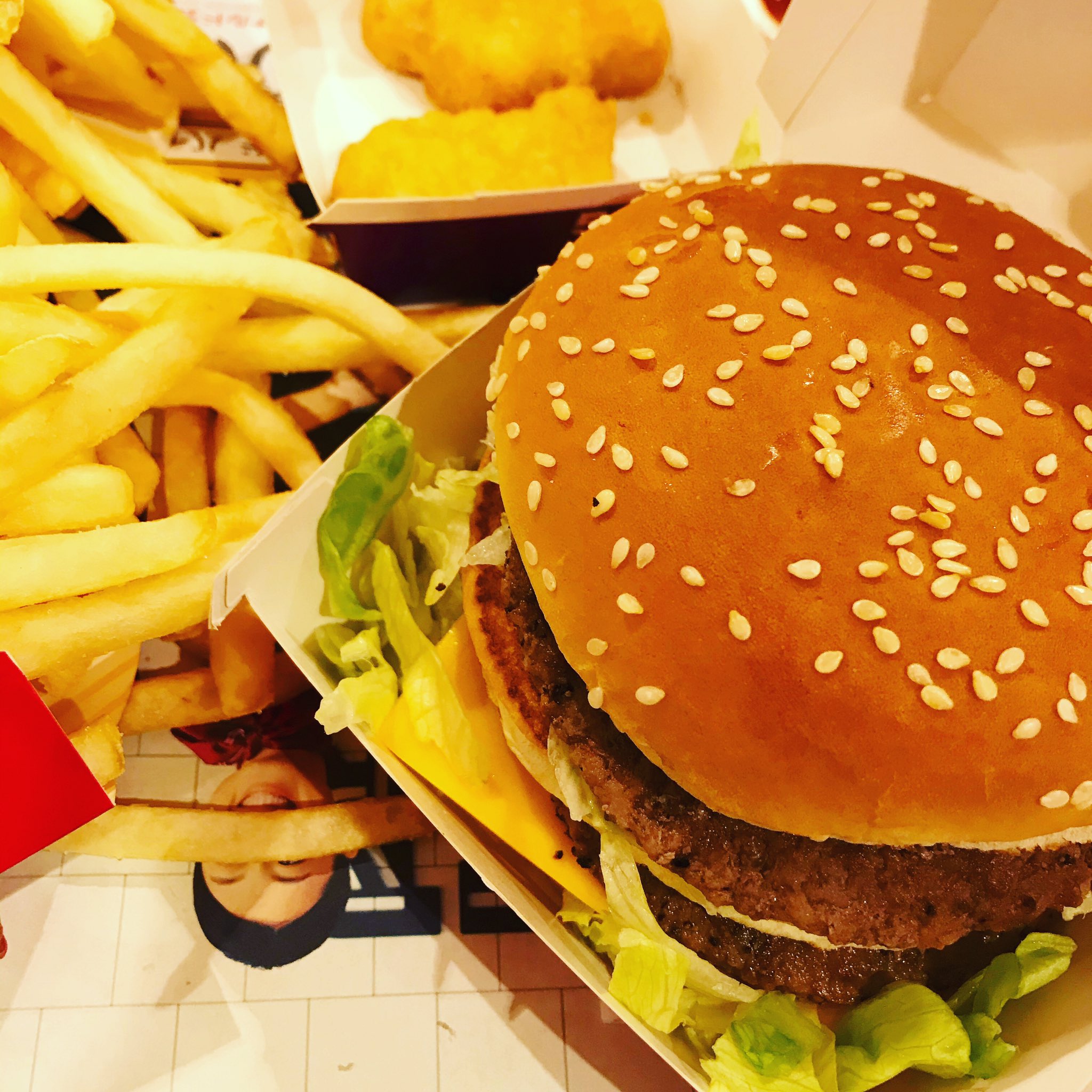 ママス 夜ごはん マック ハンバーガー ビックマック マクドナルド マクド 外は嵐 予想的中 フードコート ガラガラ ありがたや 数年ぶりのマック 前よりおいしく感じた T Co O2yzuogfls Twitter