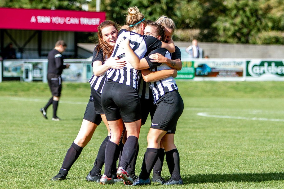 !! FIRST TEAM OPEN SESSIONS !!

Sherborne Town Ladies will be hosting two open training sessions on Tuesday 6th July and Thursday 8th July. To register an interest, please click the link and enter your details! Players must be 16+ 🦓 #Zebras

forms.gle/pDs6KZDsQZtinQ…