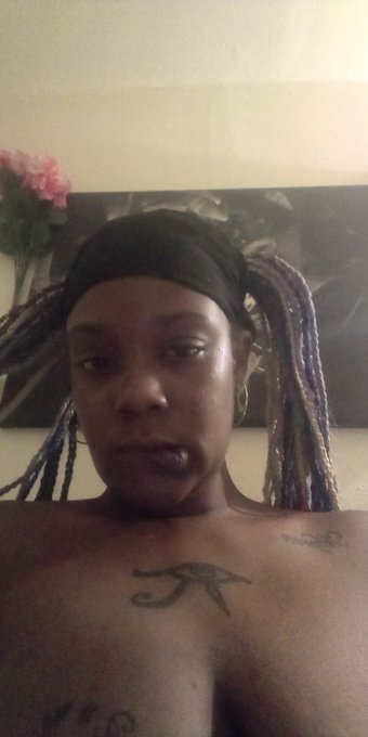 Who wants to see a live session of me getting fucked real good dm like commet https://t.co/4TPBUQl77