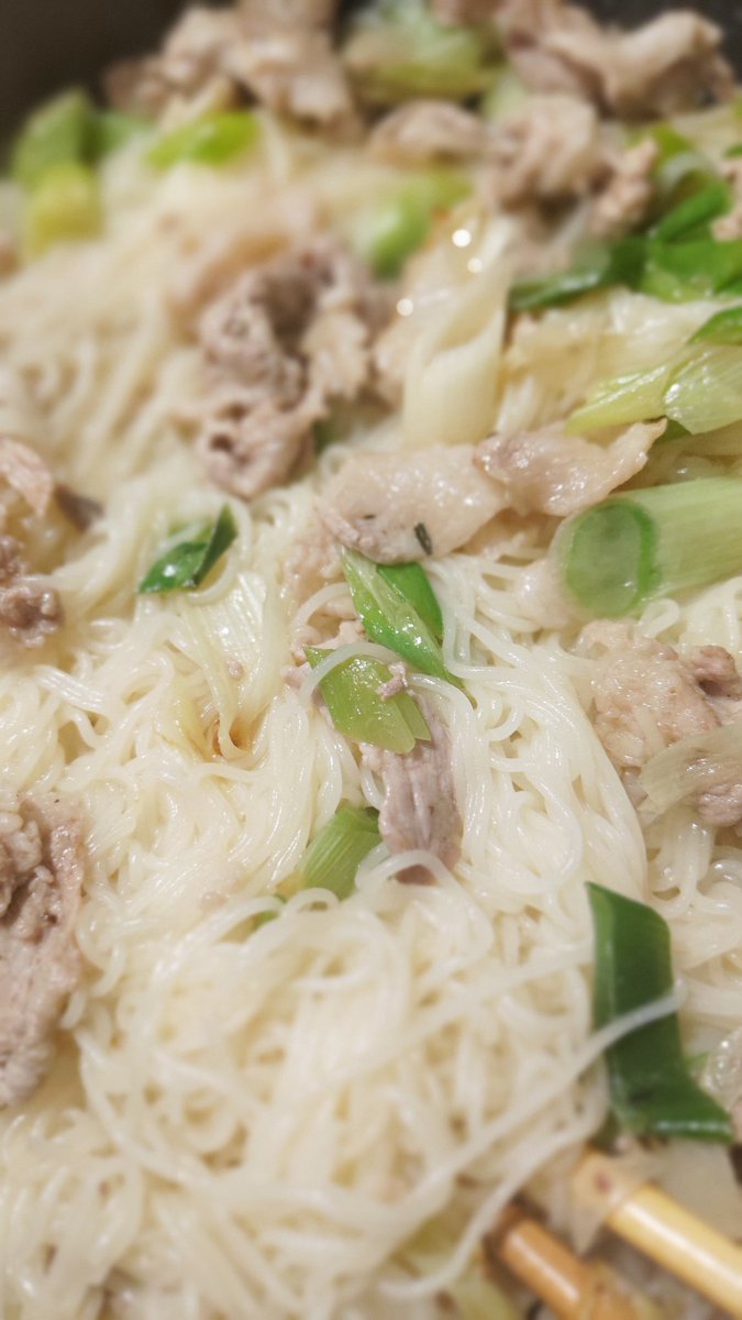 Nr つばさ على تويتر そうめんって子供の頃はそうめんのつゆにつけて天ぷらと食べるのが定番だったけど 最近はアレンジも増えて パスタみたいに楽しむようになったよね フライパンで ウェイパーしか勝たん そうめん を作成中