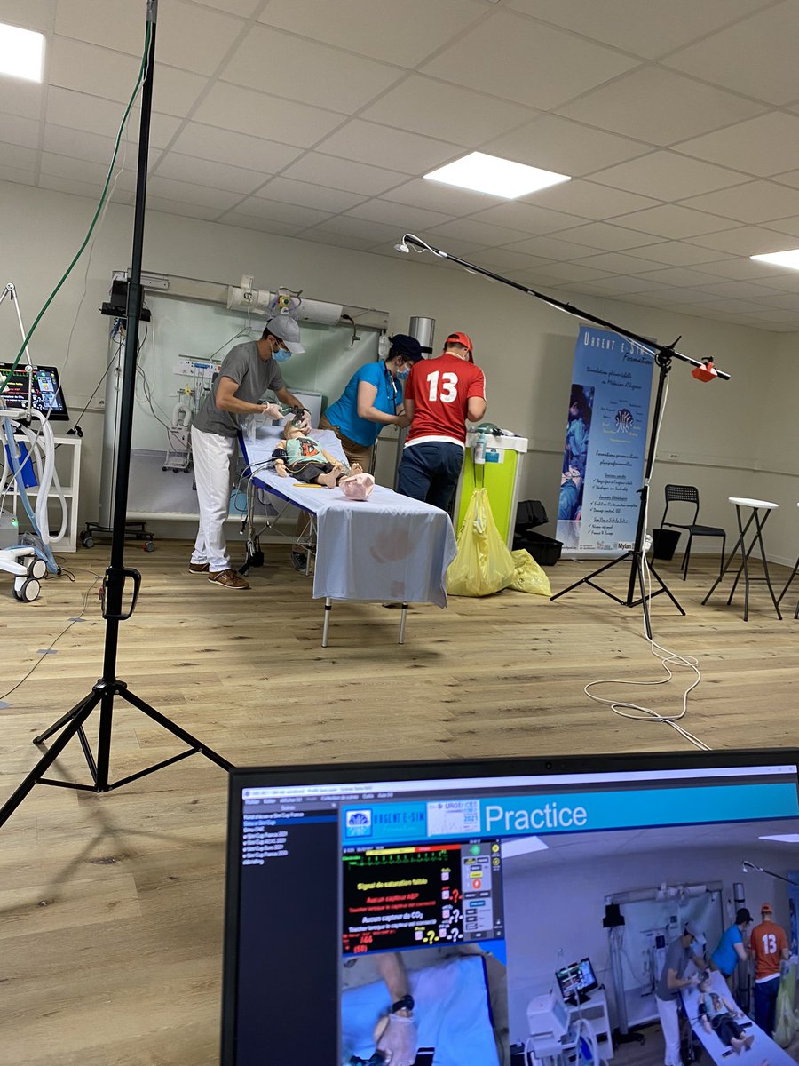 CmucVdL's tweet photo. La eSimCup est organisée par des équipes de la région @RCValdeLoire. Fiers de nos talents. Suivez le au cours de ce @CongresUrgences https://t.co/V6P8rKYOY3 #simulation #urgences #medecine https://t.co/p9HVKT4P3l