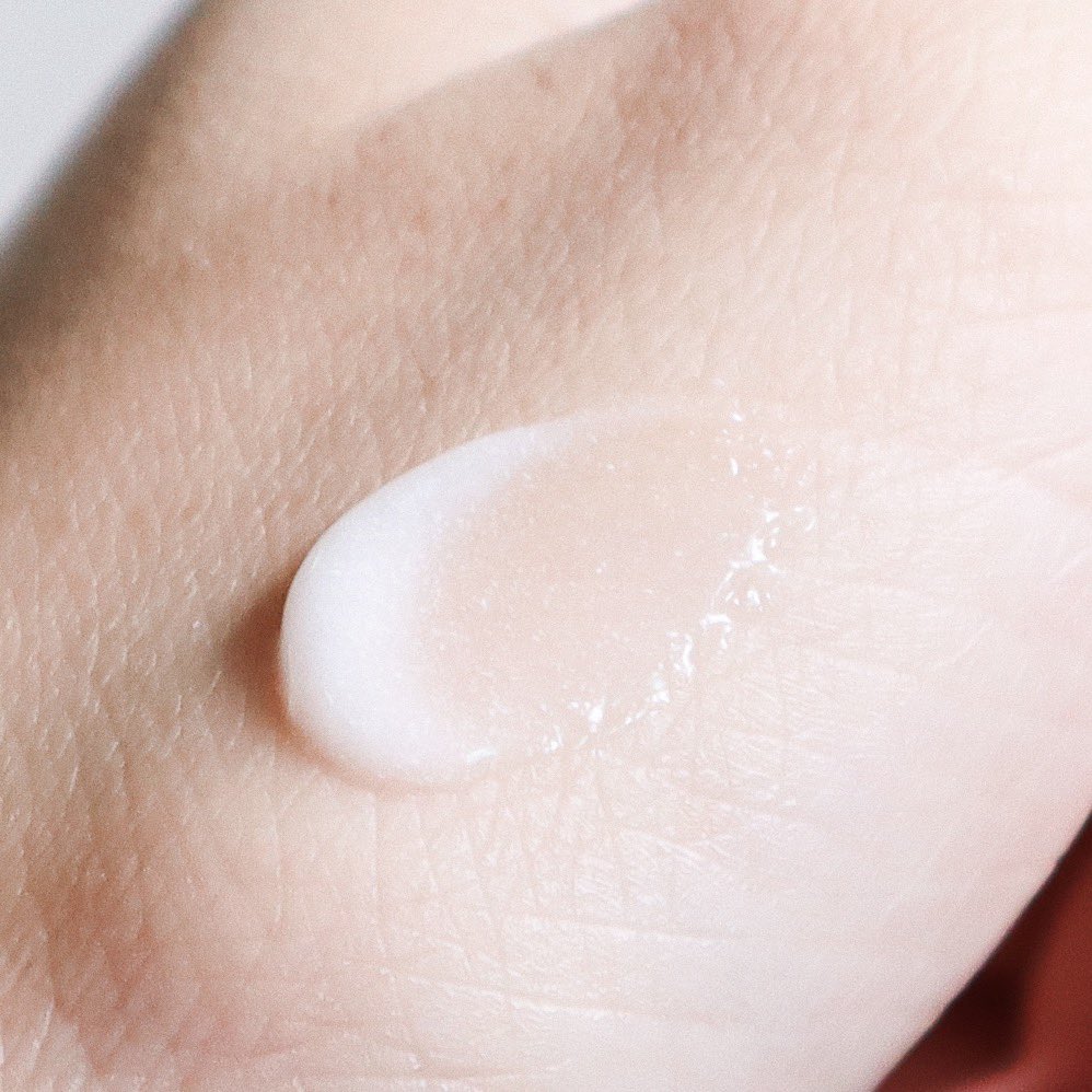 bewtyjunkie's tweet photo. ยืนหนึ่ง! ยาแต้มสิวสามัญประจำบ้าน Smooth E Ance Hydrogel Plus ใครโดนสิวไม่มีหัวบุกบ่อยๆ หลอดเขียวตัวนี้ช่วยได้ หลัง 24 ชั่วโมงน้องก็เริ่มเห็นผลแล้ว ไม่ต้องเข้าคลินิก ตัวนี้ไม่มีสเตียรอยด์ด้วย ใช้ติดต่อกันได้ผิวไม่พัง! #สิวหายเหมือนได้เจอหมอ #สิวยุบไวใน24ชม https://t.co/NamxA0gmA0