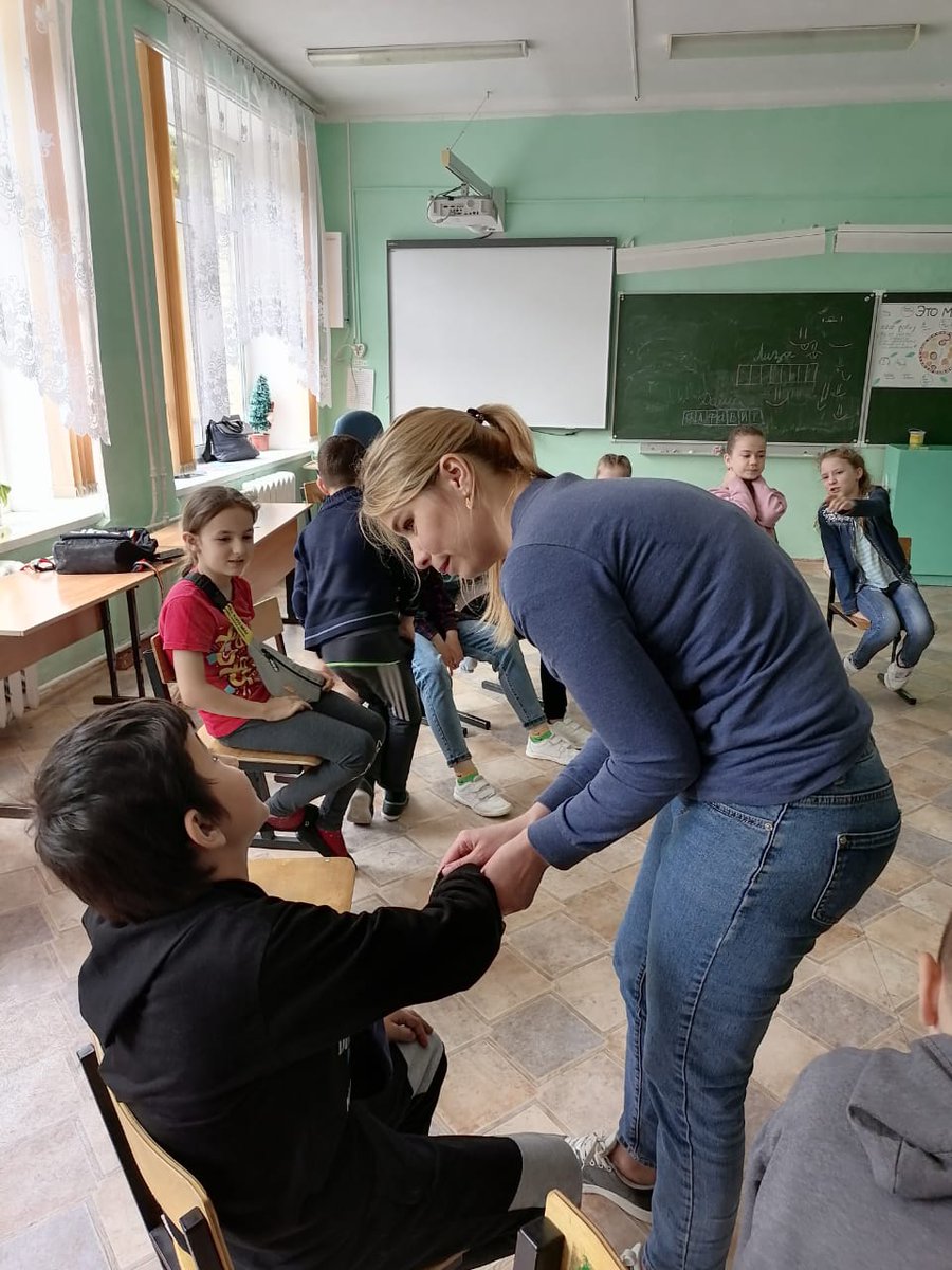 4.06.2021 г. специалисты ц."Доверие" провели Большую психологическую игру "По дороге в лето" с воспитанниками пришкол. оздоровит. лагеря М-Дворской СОШ. Ребятам было интересно участвовать в играх и упр. на сплочение, снижение психоэмоцион. напряжения и повышение позитивн. эмоций.