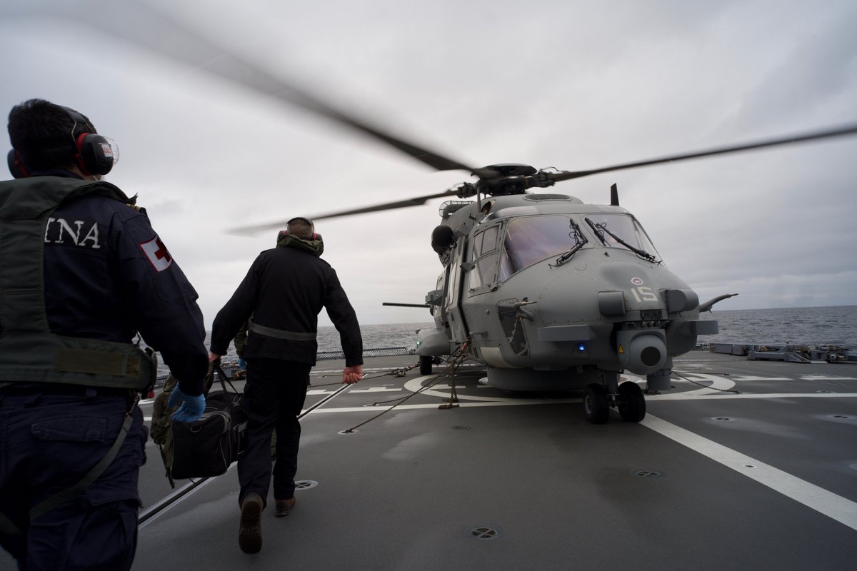 ItalianNavy's tweet image. Interoperability between allied Navies includes the capability to support if needed! That is what ITS Marceglia 🇮🇹 did with FGS Hamburg 🇩🇪 transporting one of her sailors for real case of medical assistance during #AtSeaDemo #FormidableShield 21
#MarinaMilitare #StrongerTogether