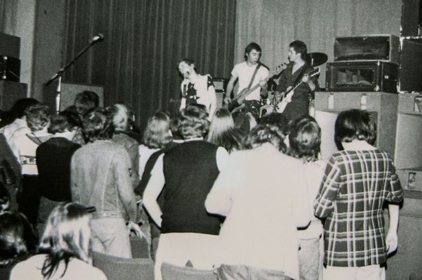 JDNOPICS's tweet photo. #OnThisDay 1976
The Sex Pistols @ Lesser Free Trade Hall, Manchester

Amongst the sparse crowd of 40 people were Bernard Sumner and Peter Hook.
They were so impressed that they decided to form a band themselves that very evening. 
The rest, as they say, is history. 
📸 Paul Welsh https://t.co/uwfum9113m