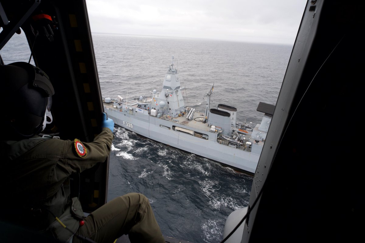 ItalianNavy's tweet image. Interoperabilità significa capacità di supporto. Questo è ciò che #naveMarceglia 🇮🇹 ha fatto con FGS Hamburg 🇩🇪 trasportando un marinaio in reale bisogno di assistenza medica nell&apos;esercitazione #AtSeaDemo #FormidableShield 21
#MarinaMilitare #StrongerTogether #NoiSiamolaMarina