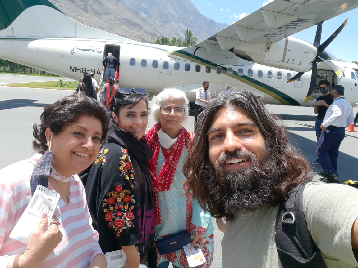 afiasalam's tweet image. Finally! When we said wish we had more time in #Gilgit we certainly didn&apos;t mean at the airport! Thank you #PLFGilgit @BaelaJamil for the opportunity to be there with the brilliant students and teachers