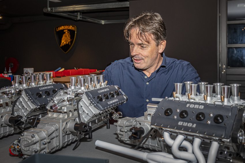 Een model van de meest succesvolle F1-motor aller tijden, die met een druk op de knop naar 10.000 toeren brult. Marcel Bouland bouwt een kleine #Cosworth DFV 3.0 V8 in serie, schaal 1 op 3, in zijn kelder. Lees zijn verhaal in Octane 52, nu in de winkels en in onze webshop.