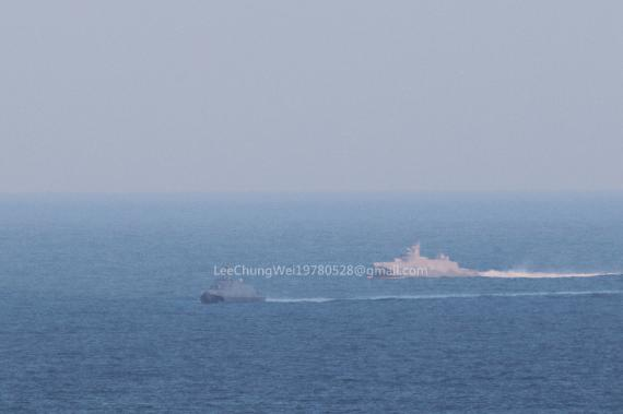TaiwanMilitary's tweet photo. 2nd sea trial of Taiwan's #TaChiang corvette #PGG619 alone with #PPG618 #TuoChiang has been conducted today. A rigid-hulled inflatable boat (RHIB) can be deployed from right end hull, though the towed sonar canceled, comparing to PPG618. 🇹🇼👍
(source)👇👇
https://t.co/IME7OvzrAT https://t.co/W0Tykhunga