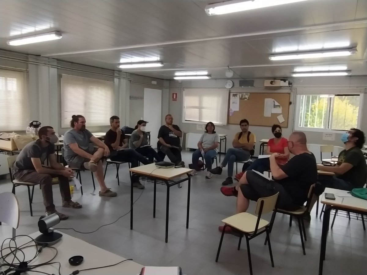 🌾Vam visitar l'Escola Agrària de Manresa, per trobar-nos amb sòcies de serveis de la petita pagesia i l'abastiment agroecològic😊Moltes gràcies La Rural, Cal Roio, Gerard Batalla, Can Bofill, <a href="/Biolord_pomes/">Biolord</a>, @escoladepastors, Rurbarns, Raiels, <a href="/laradacoop/">L'Arada Creativitat Social</a>, i Marc August!