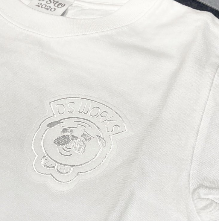 DSWORKS3's tweet photo. 5.6オンス ハイクオリティTシャツ/ワッペン
6,500-
綿100%
白に白のオリジナルロゴの新作Tシャツ。
コットン100%の着心地の良さ。親子でお揃いコーデが出来ます。
https://t.co/6AQ9zKd3HN
webshop🏠👆
#dsworks
#キッズサイズ
#親子お揃いコーデ
#パグ柄Tシャツ
#かっこかわいい
#ユニセックス https://t.co/rza7Ysv1DK