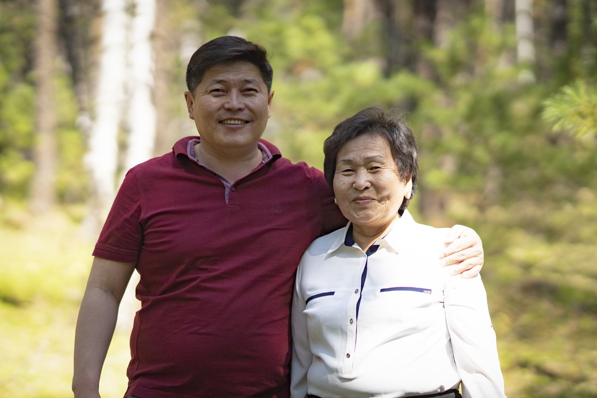 Өнөөдөр миний хувьд жиргээний бөмбөлөг хөөрдөг өдөр. Энэ өдөр намайг төрүүлж өсгөж хүн болгосон хайрт Ээждээ баярлалаа.