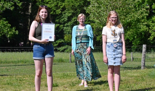 Bronckhorster jeugdlintjes 2021 voor Elif Yuksel en Lize Derksen -  contactzuid.nl/nieuws/algemee…