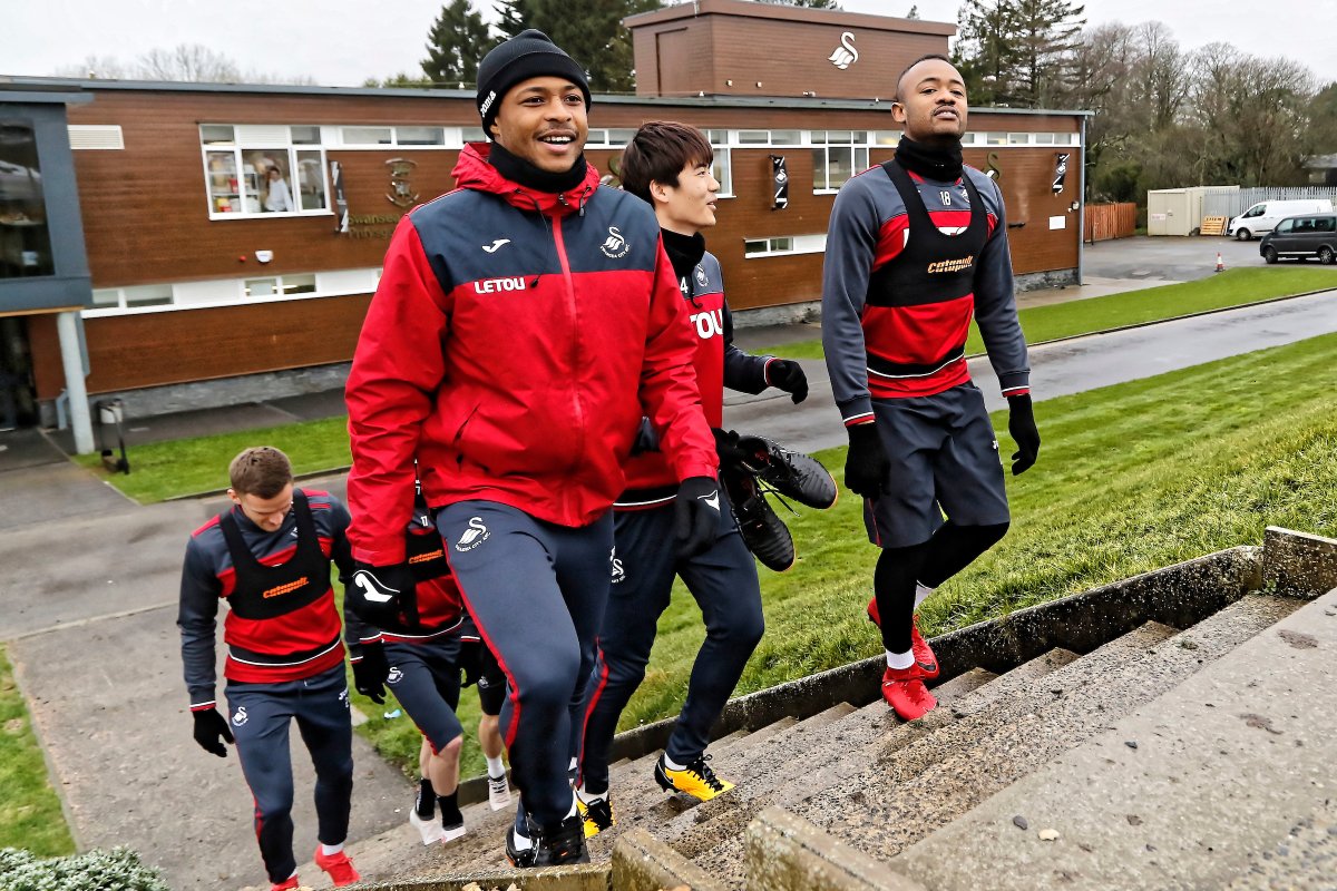 𝗧𝗵𝗮𝗻𝗸 𝘆𝗼𝘂 𝗔𝘆𝗲𝘄 🤍🖤

📸 The return of Mopao in 2017-18 👇