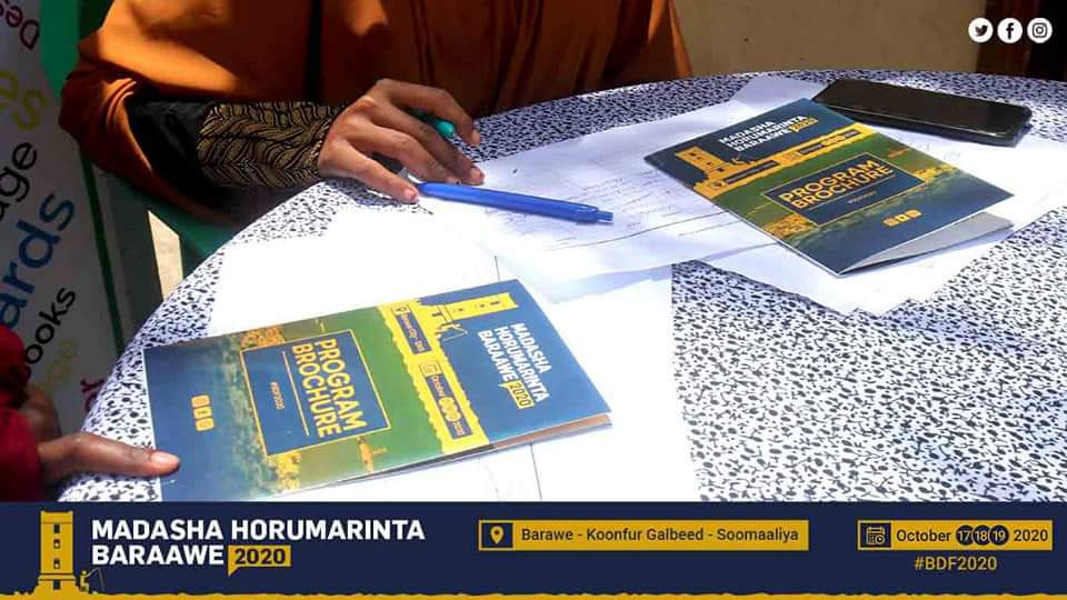 BaraweForum's tweet photo. Xasuusihii Madasha Horumarinta Baraawe.
Diiwaan gelinta maalintii 1aad.
#BDF2020

Ukumbushano Madirkamano ya Hormarinti ya Miini 
Kandika noowa muunti wakaandra 
#BDF2020 https://t.co/GHfkiEnHrA