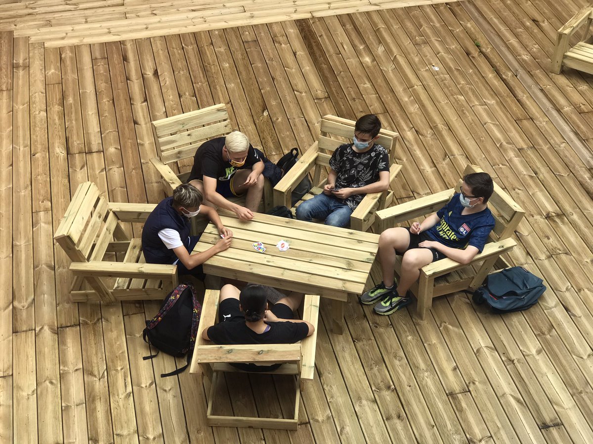 HautesVignes's tweet photo. Avant l’inauguration du patio rénové par nos soins lors des sessions d’#ecoleouverte (100m2 de terrasse !), installation du mobilier fabriqué par les élèves et premieres utilisations/test. C’est validé ! 👍 #climatscolaire @acbesancon @Doubscd25 @Villeaudincourt @VilleSeloncourt https://t.co/SdEi2Ss9Bp