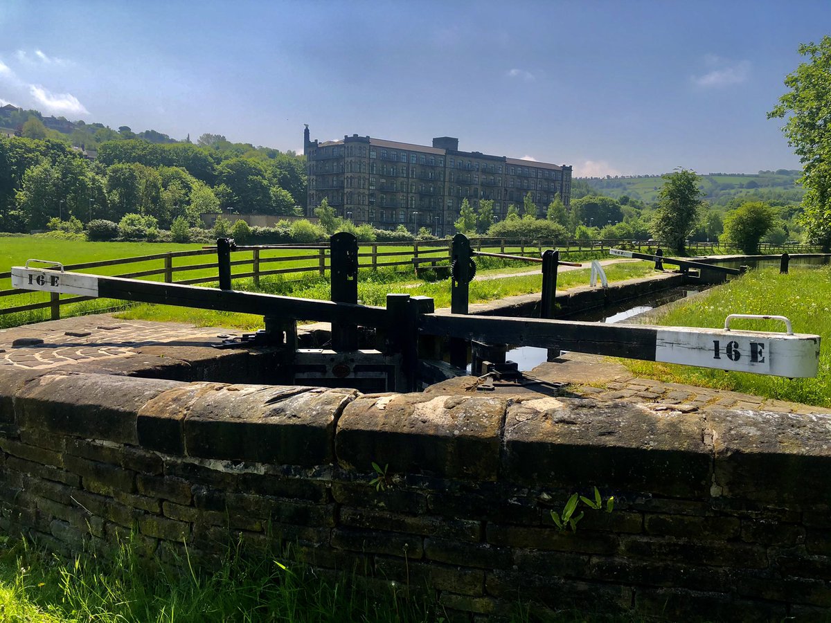 Where I live brings me joy <a href="/actionhappiness/">Action for Happiness</a> 🤩 #colnevalley #huddersfield #huddersfieldnarrowcanal#happiness