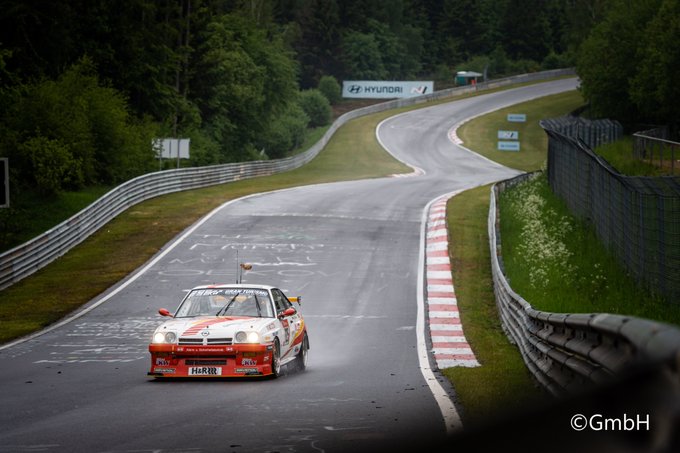 ニュルブルクリンク24時間耐久レース まもなくスタート 昨年は出場しなかった マンタ先輩 ことオペルマンタも復活 ニュルブルクリンク24時間 スタート ゴール Live Nur24jp Jspoms