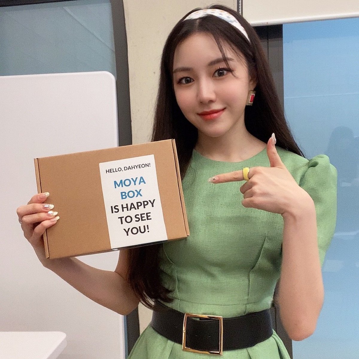 RCPC___Dahyun's tweet photo. 지구를 위한 한 걸음🌍
저 친환경 MOYABOX 받았어요!!예이😆 켓치들도 같이 건강한 지구를 만들어봐요🚀

#로켓펀치 #Rocketpunch #다현 #dahyun #多铉 #ketchy #eco #뮤뱅에서_만나💚 https://t.co/WCjYALRgRG