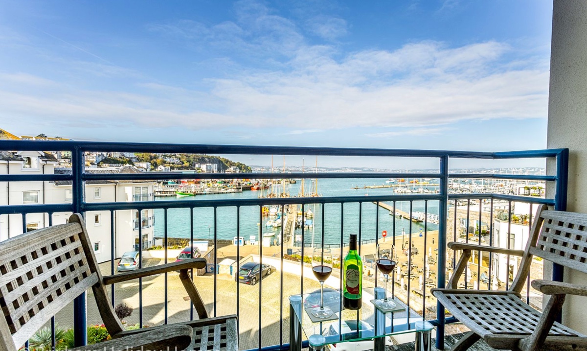 Brixham Holiday Homes | The sea view specialists (@brixhols) on Twitter photo Fancy waking up to that view? You could be going on a gorgeous Brixham break - TOMORROW! A lovely guest had to cancel and so the stunning 64 Moorings Reach is available for a week's stay from June 5th. Don't miss out - book now! ow.ly/ThWI50F2Paz Fancy waking up to that view? You could be going on a gorgeous Brixham break - TOMORROW! A lovely guest had to cancel and so the stunning 64 Moorings Reach is available for a week's stay from June 5th. Don't miss out - book now! ow.ly/ThWI50F2Paz