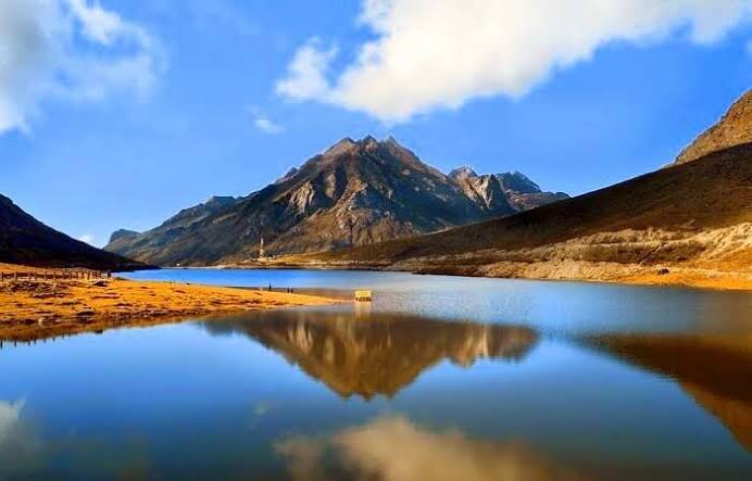 ha_zarika's tweet photo. Arunachal Pradesh is where the sun can be seen first in India. 
@ncert Help mainland India to know about the amazing Northeast.
#AchapterforNE 
#NortheastMatters https://t.co/GFjDzQyVML