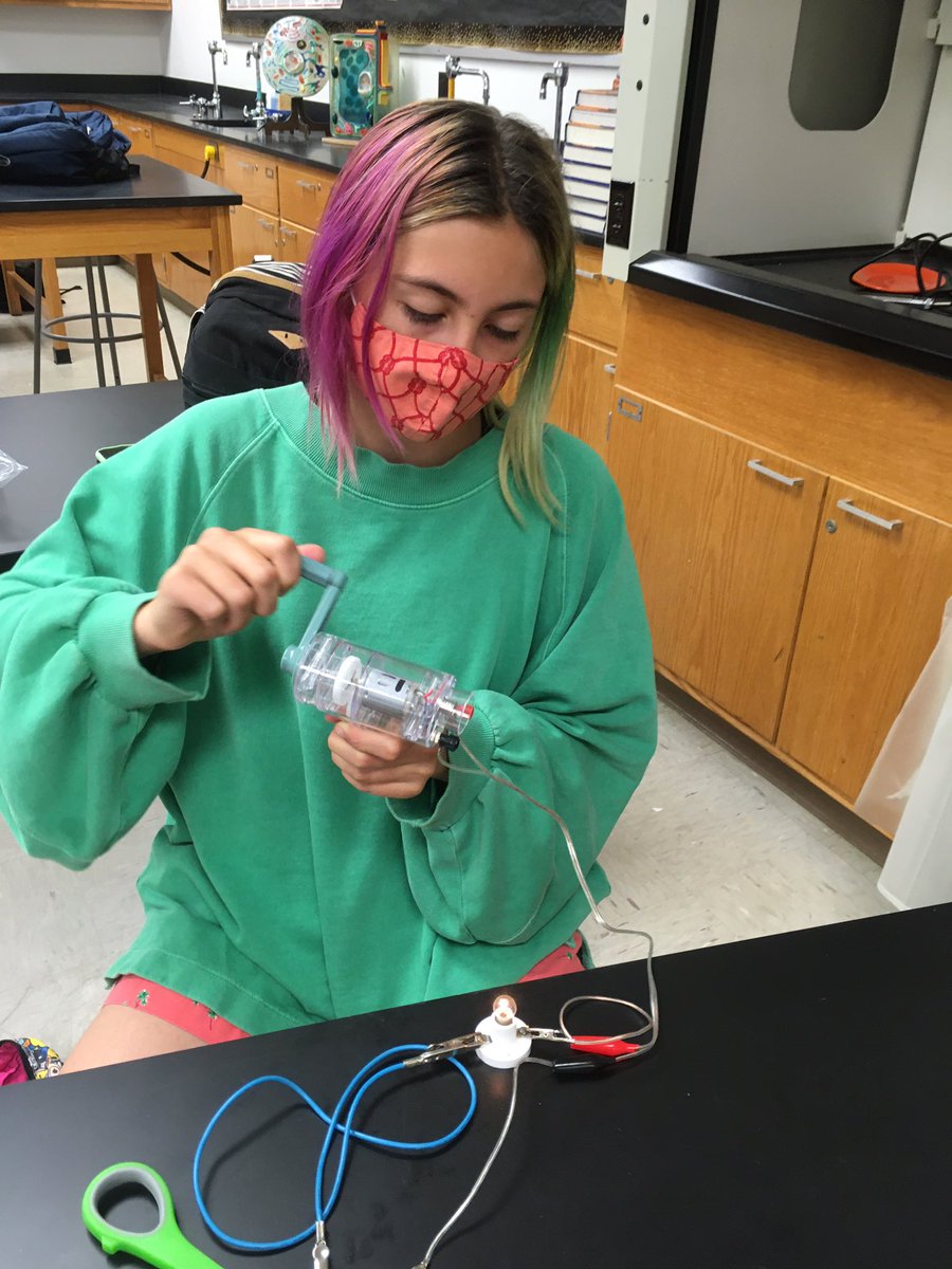 MPHScienceDept's tweet image. When the teacher steps aside after saying to 6th grade scientists find materials that conduct or insulate......