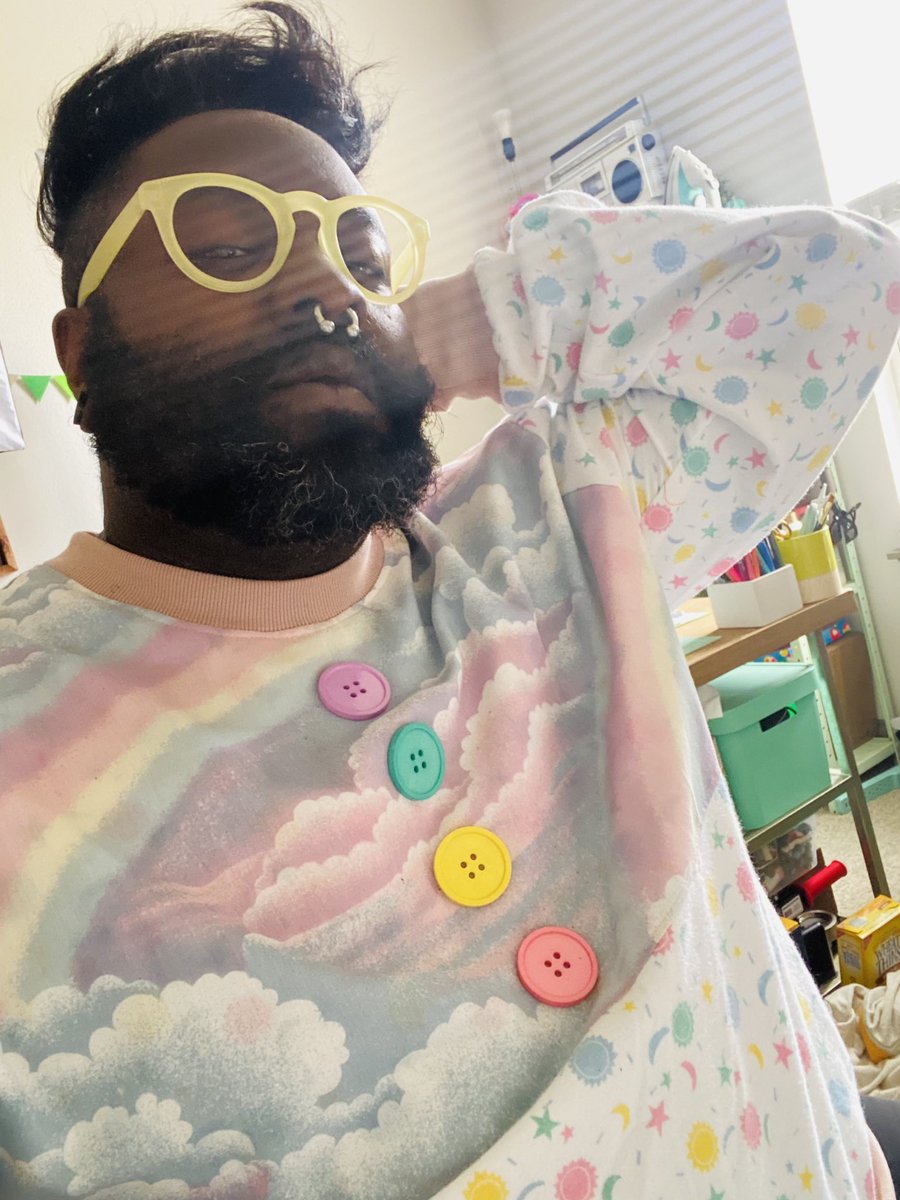 KongTheFirst's tweet photo. Sometimes when I need a break from crafting, I do a little crafting 😜 #diy #madebyme #backinstolaf #misterlarrie #sewing #softboy https://t.co/POa6FEj4rT