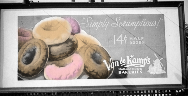 LAPublicLibrary's tweet photo. The celebration of National Doughnut (or Donut) Day goes all the way back to World War I where 250 Salvation Army volunteers known affectionately as Doughnut Dollies brought thousands of doughnuts to servicemen on the front lines in France: https://t.co/ytURVu9YNm https://t.co/9pAt7sleaD