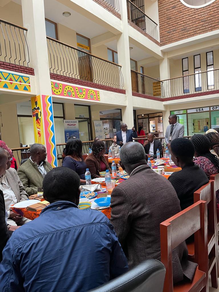 TRATanzania's tweet photo. #ARUSHA Mamlaka ya Mapato Tanzania @TRATanzania leo tarehe 04.06.2021 imefanya kikao na wafanyabiashara wa #Arumeru (Breakfast meeting) chenye lengo la kupokea maoni na ushauri kutoka kwao kuhusu masuala mbalimbali ya kodi. https://t.co/N4ZWFTQDRm