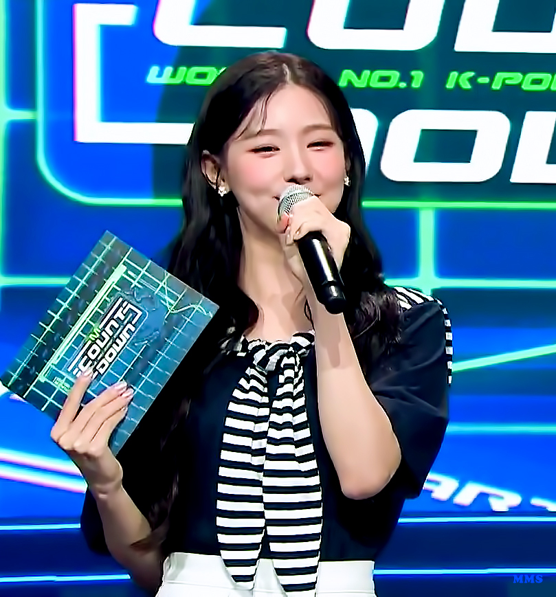 MMS_GIDLE's tweet photo. 210603 엠카 MC
#미연 #MIYEON https://t.co/isNmgbNMhR