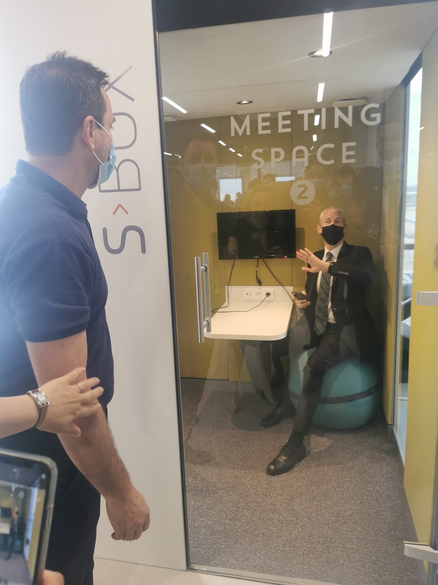 FrenchTechAbj's tweet photo. Well done ☑️
Rencontre @FrenchTechAbj chez @CI_Orange avec @franckriester et @AdomRogerFelix1 où nous avons montré notre capacité à fédérer, innover mais aussi à savoir si le prochain Google sera franco-ivoirien ou nigerio-americain. On se revoit dans quelques jours. #frenchtech https://t.co/lBhaI9EKO3