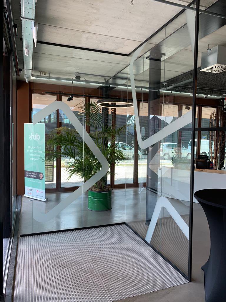 FinnmediaNL's tweet photo. Vandaag hebben wij samen met onze signing partner CRS Sign de entree bij Betty Blocks gesigned. Het reaultaat is super geworden. Ook voor signing kunt u dus bij ons terrecht. Kijk gerust op onze site. https://t.co/LfZ4ESsARG #signingopmaat #creative #crssign #etalage #grafisch https://t.co/TciELutAO3