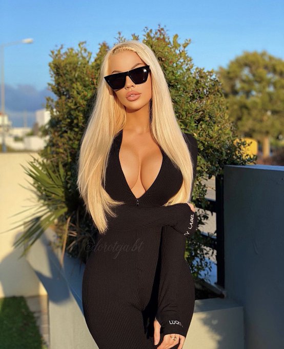 Just me getting ready to walk all over you 👢 https://t.co/KBQ5J6Dams