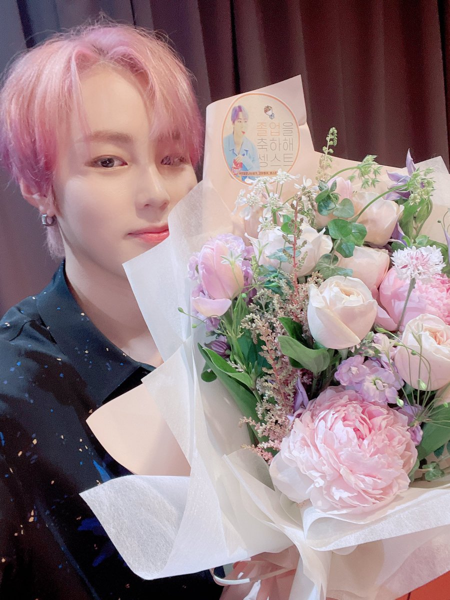 [☁️]

344회, 666일 동안 하늘, 그리고 청취자 여러분들과 함께해서 모든 시간이 소중하고 즐거웠습니다!
지금까지 심야아이돌 셍스트 많이 사랑해주셔서 감사드리고, 보내주신 많은 사연과 응원을 기억하고 추억하겠습니다.
앞으로도 성운이랑 같이 놀자 💕

#하성운_심야아이돌_셍스트_수고했어