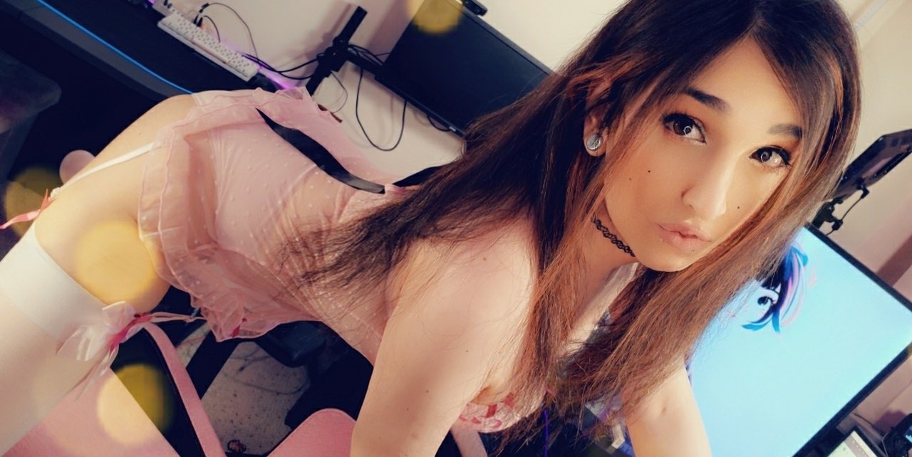 Supporting you is so much easier under your desk ♡ https://t.co/g5Y4qYUck5